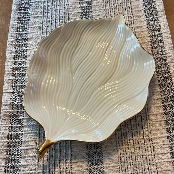 Ivory, Gold trim. Leaf plate - Picture 1 of 4